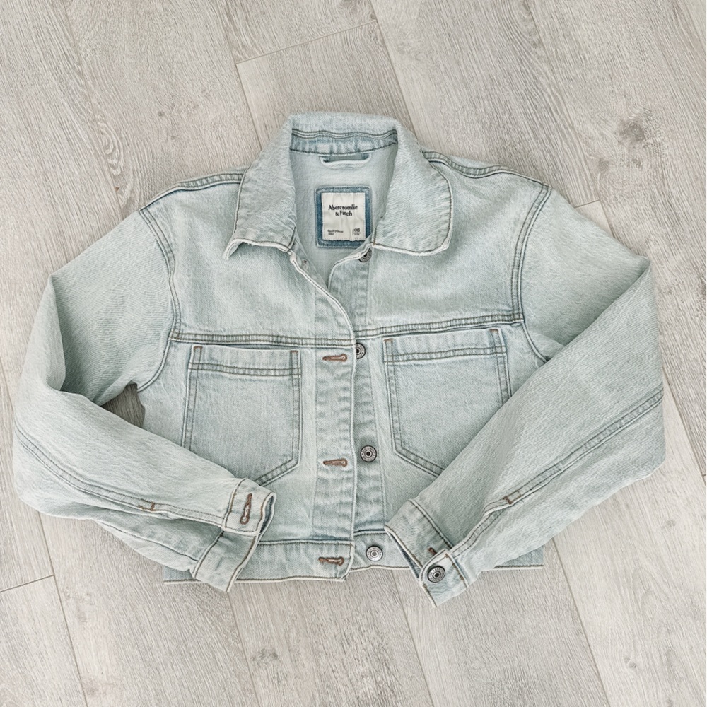 Abercrombie & Fitch cropped denim jacket - size XXS